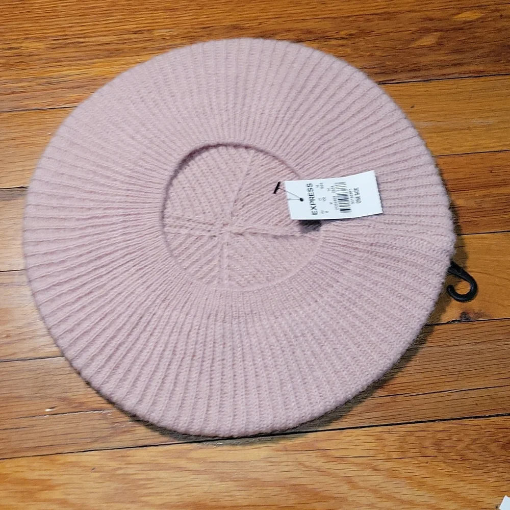 Express Cozy Ribbed Beret - Picture 3 of 6